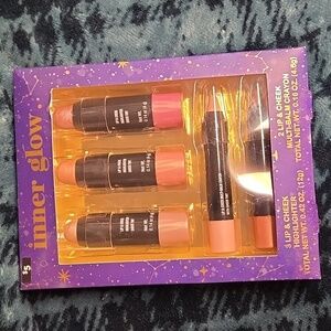 3 lip and cheeks highlighter